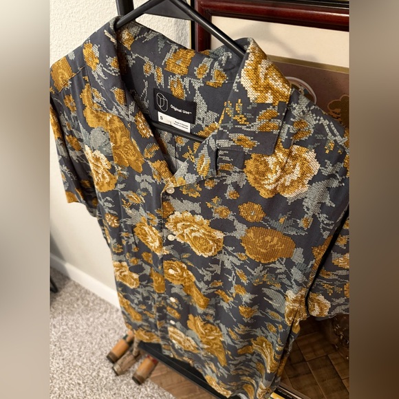 Original Use Men's Floral Button Down Shirt - Gray and Gold - Picture 2 of 3